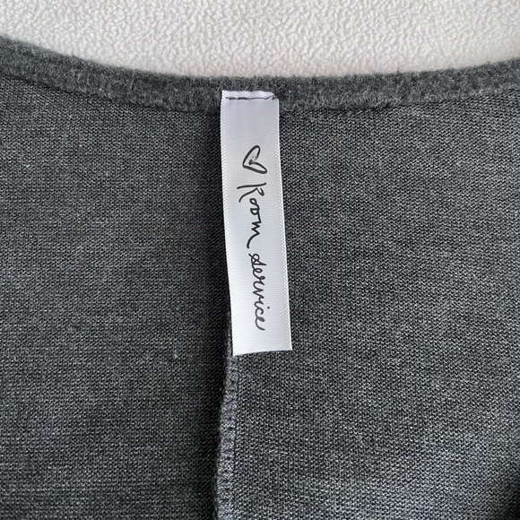 M BOUTIQUE CROPPED SWEATER - Picture 2 of 4